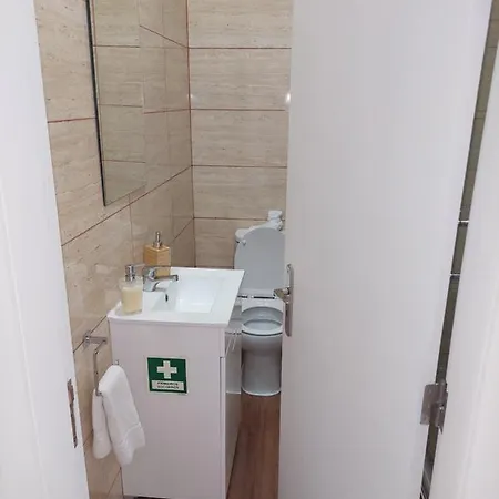 Lightoasis 8 アパート オエイラス